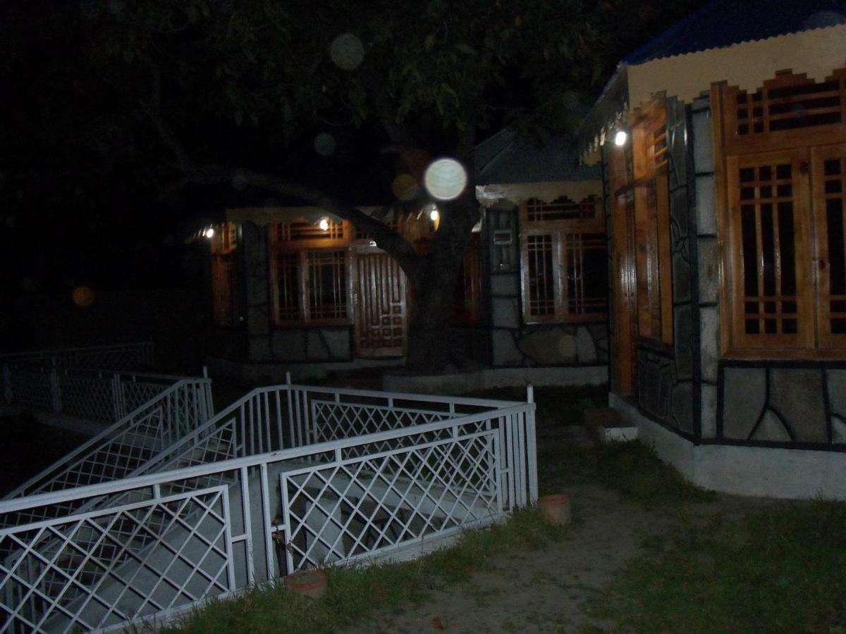 Manila Huts Hotel Naran Eksteriør billede